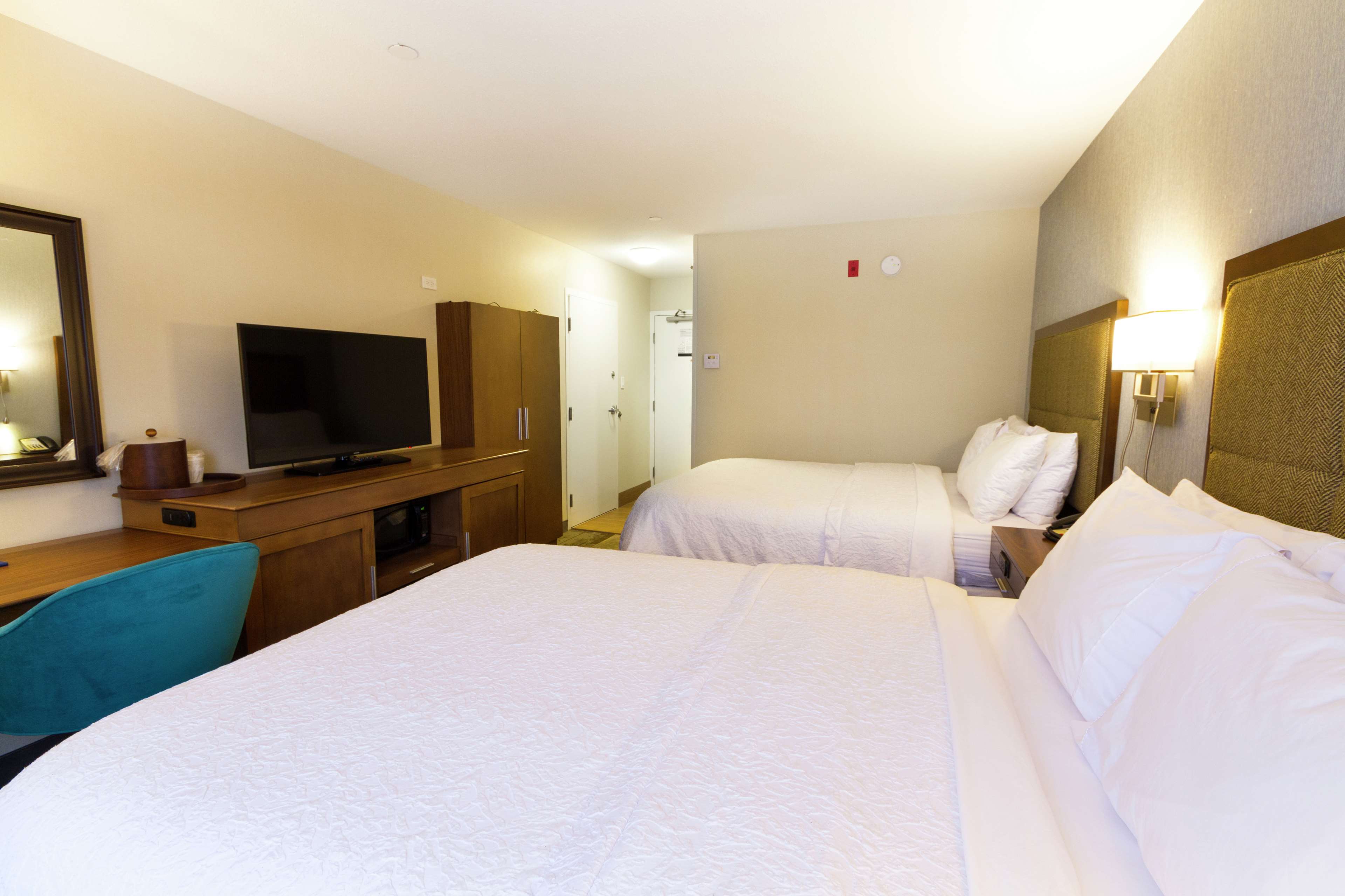 Hampton Inn By Hilton Vancouver Airportrichmond In Richmond 8811 Bridgeport Rd Hotels 9582