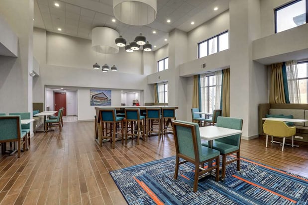 Images Hampton Inn & Suites St. Louis-Edwardsville