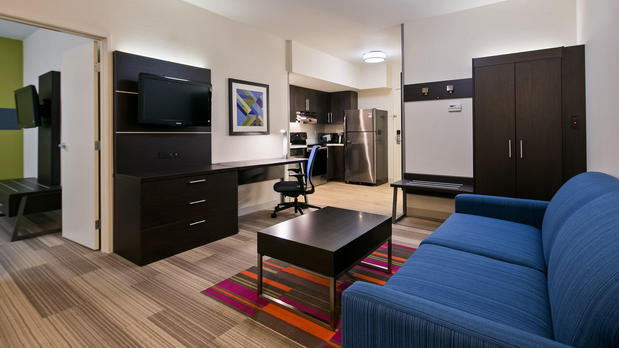 Images Holiday Inn Express & Suites Everett by IHG