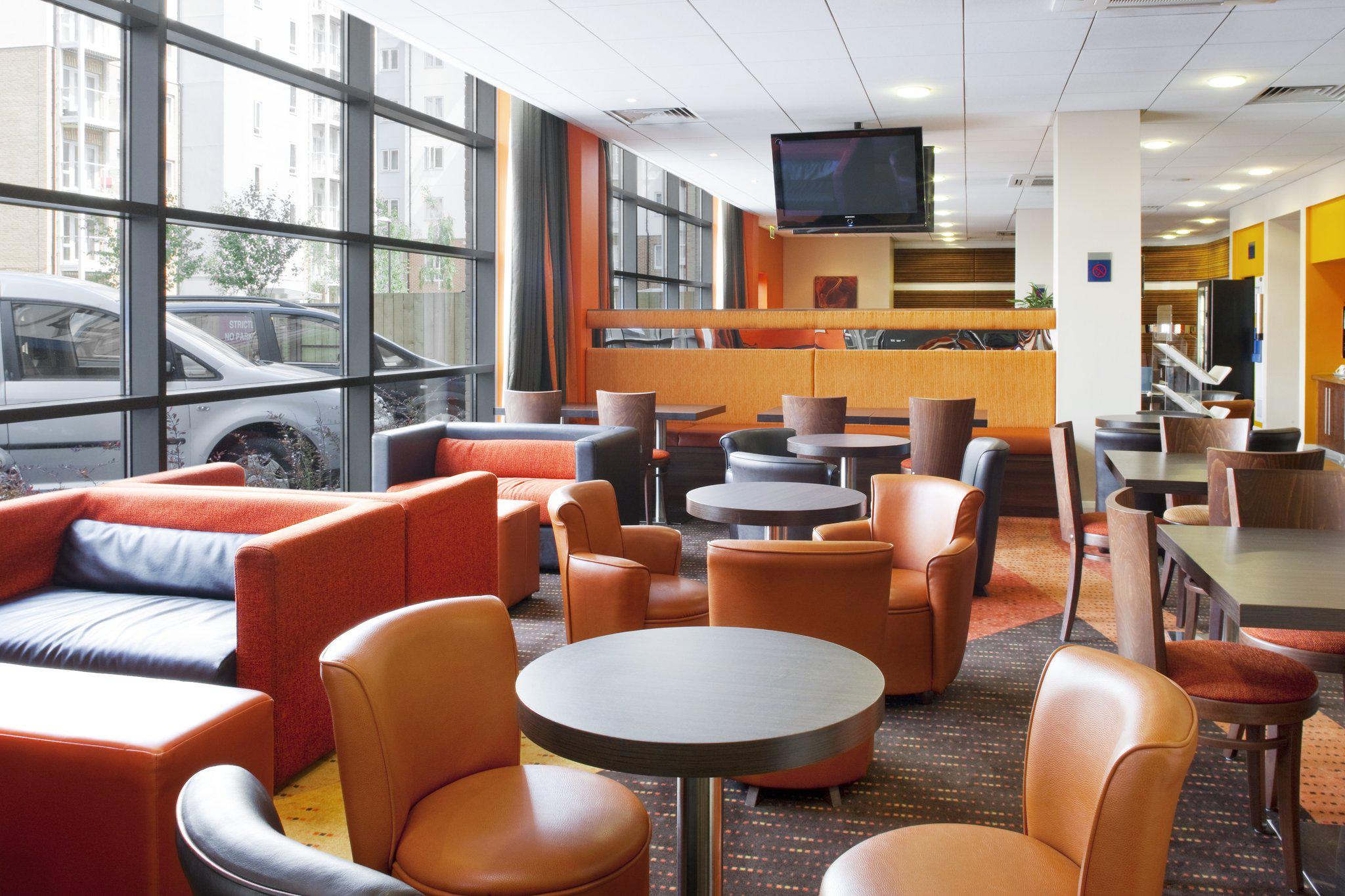 Holiday Inn Express Slough, an IHG Hotel Slough 01753 558300