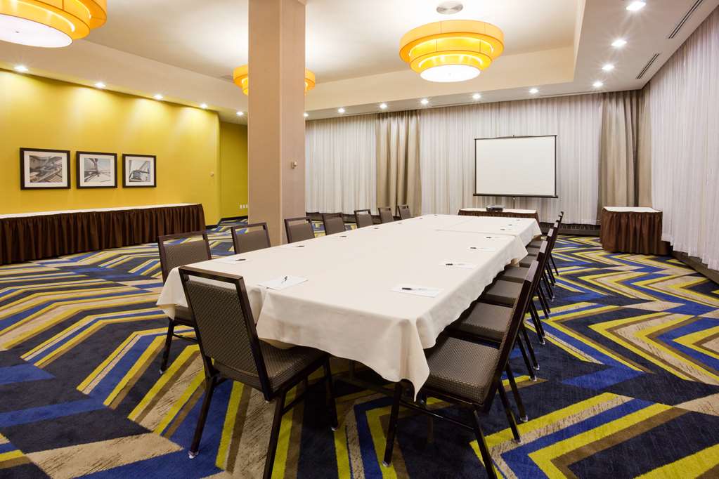 Meeting Room The Hollis Halifax - a DoubleTree Suites by Hilton Hotel Halifax (902)429-7233