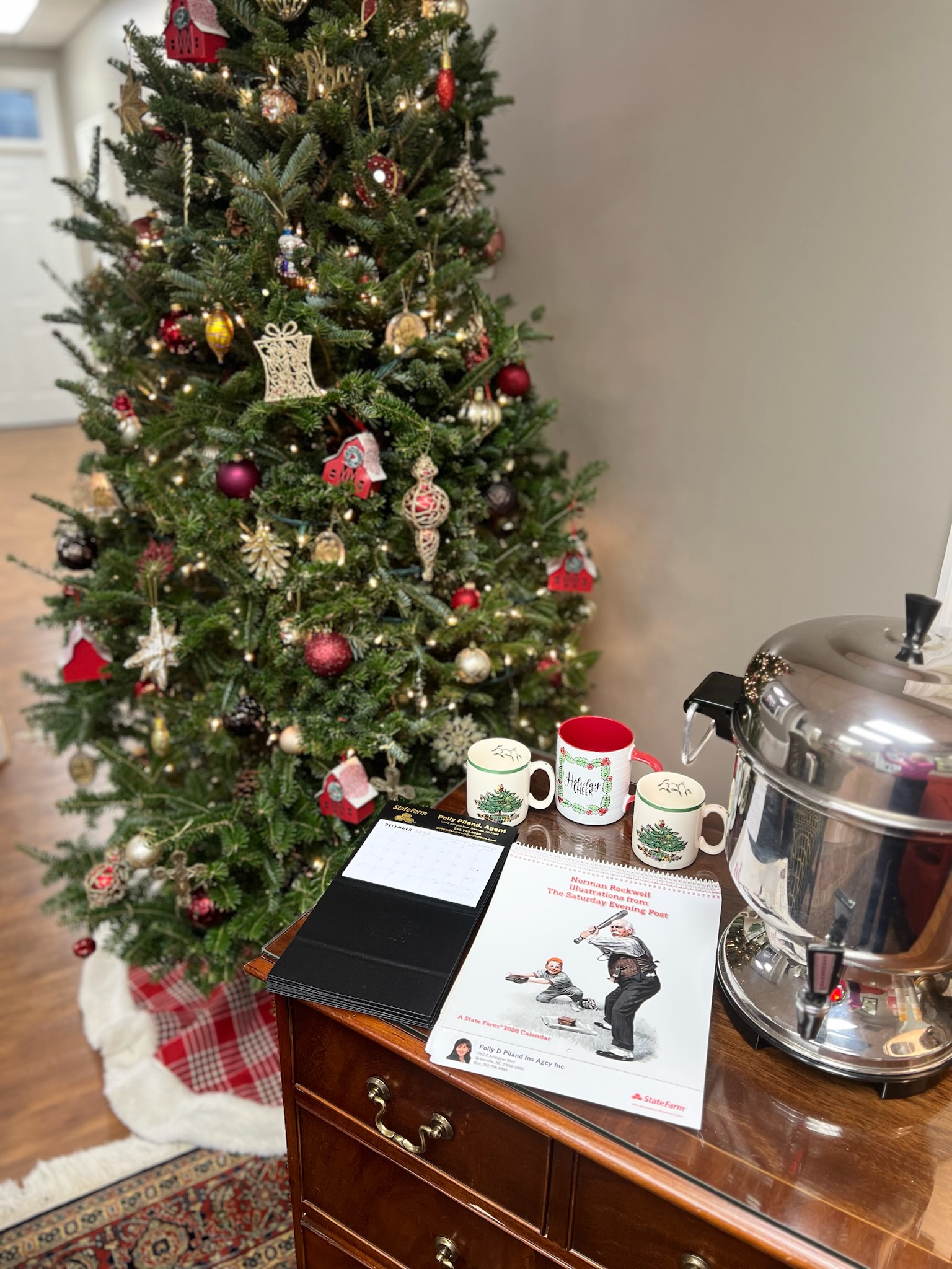 The holidays are here! A perfect time to plan ahead, celebrate, and share some festive cheer! Swing by Polly Piland State Farm to pick up your FREE 2026 calendar, enjoy a cup of our warm, comforting cider, and soak in the cozy holiday atmosphere.