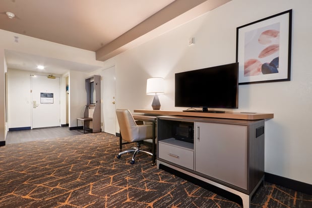Images Holiday Inn & Suites Oakland - Airport by IHG