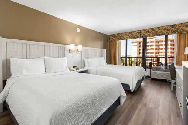 Images Holiday Inn & Suites Clearwater Beach by IHG