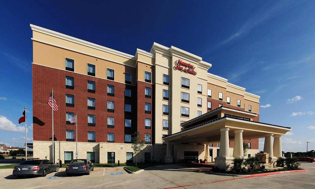 Hampton Inn & Suites Dallas/Lewisville-Vista Ridge Mall, TX ...