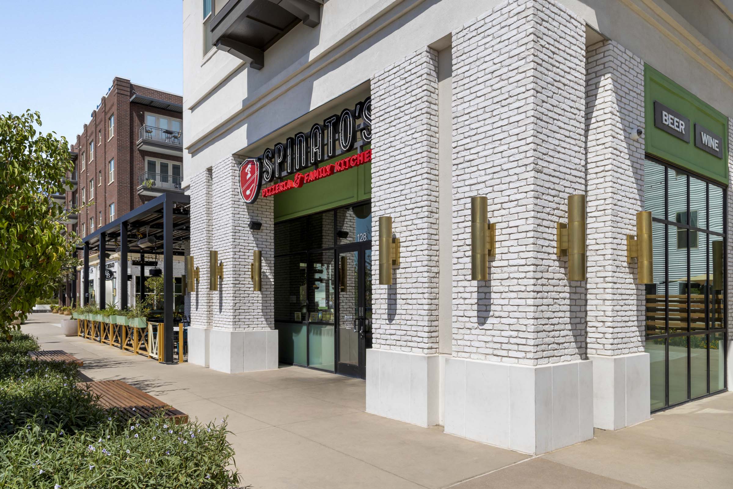 Attached retail Spinato's Pizza at Camden Gilbert apartments in Gilbert, AZ 