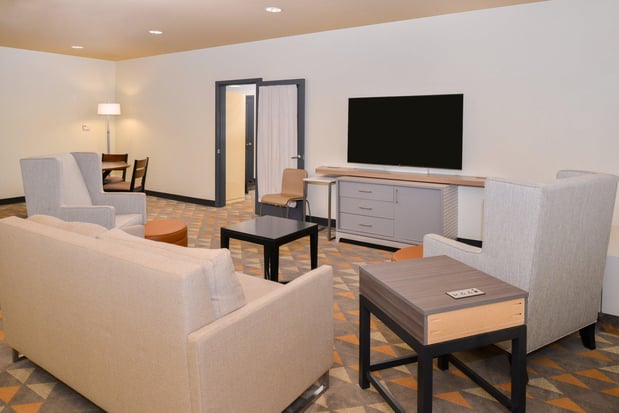 Images Holiday Inn Kansas City Airport by IHG