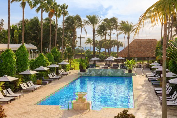 Images Kimpton Surfcomber Hotel by IHG