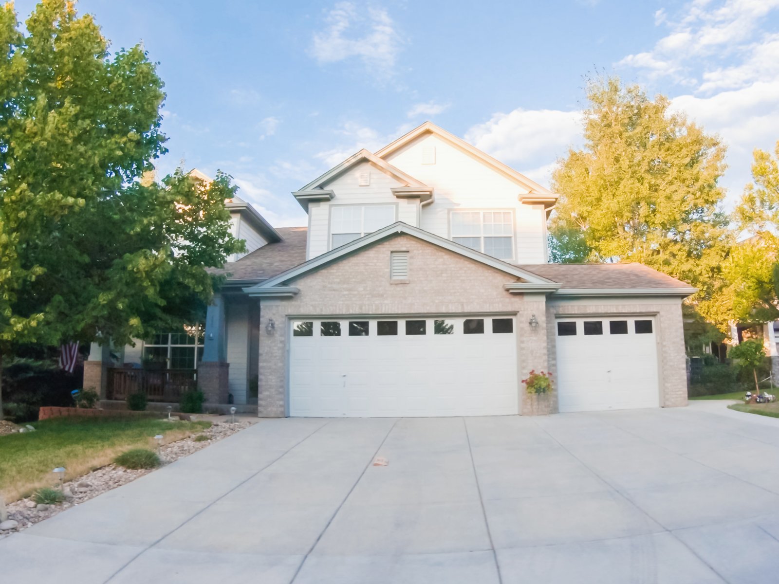 Leland Garage Doors & Openers, Inc.