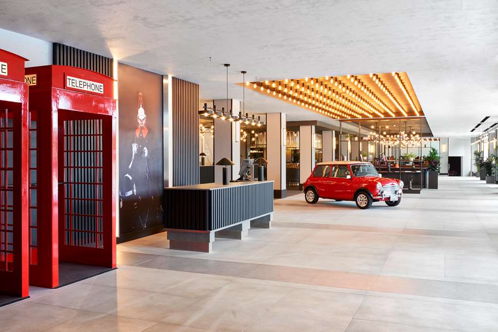 Images Radisson RED Hotel London Heathrow