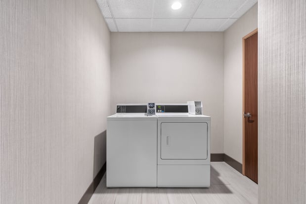 Images Holiday Inn Express & Suites Coralville by IHG