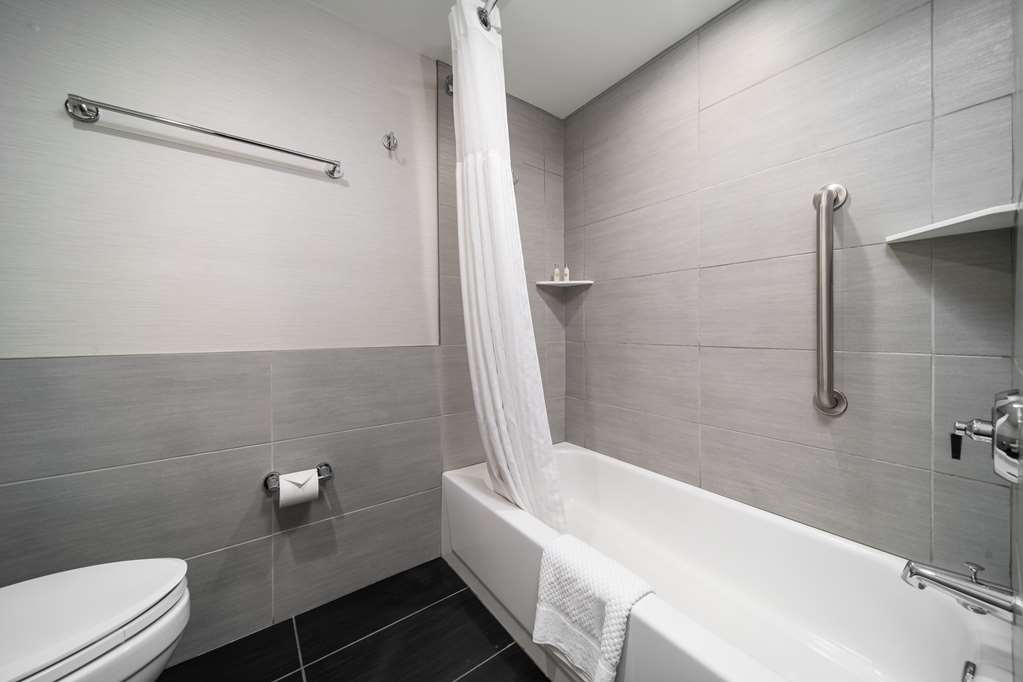 Guest room bath