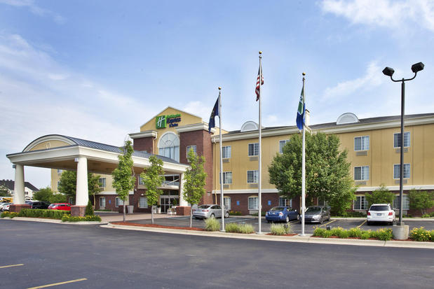 Images Holiday Inn Express & Suites Woodhaven, an IHG Hotel