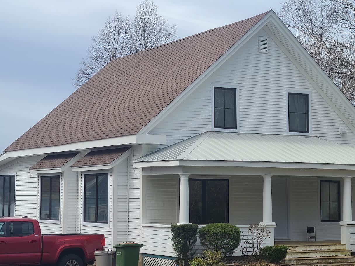 Images R&R ROOFING & RENOVATIONS LTD