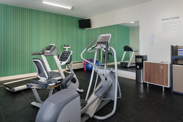 Images Holiday Inn Express Louisville Northeast by IHG