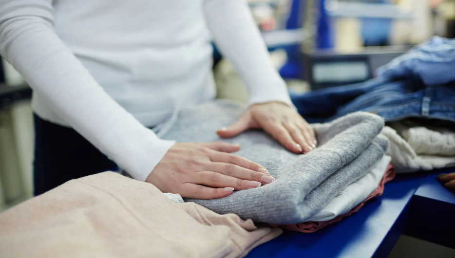 Drop-off Wash & Fold laundry service[cite: 7]. Convenient laundry care for everyday items, including sweaters, pants, and shirts[cite: 7]. Let us handle the wash, dry, and fold for you