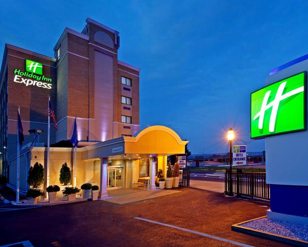 Images Holiday Inn Express LaGuardia Arpt by IHG