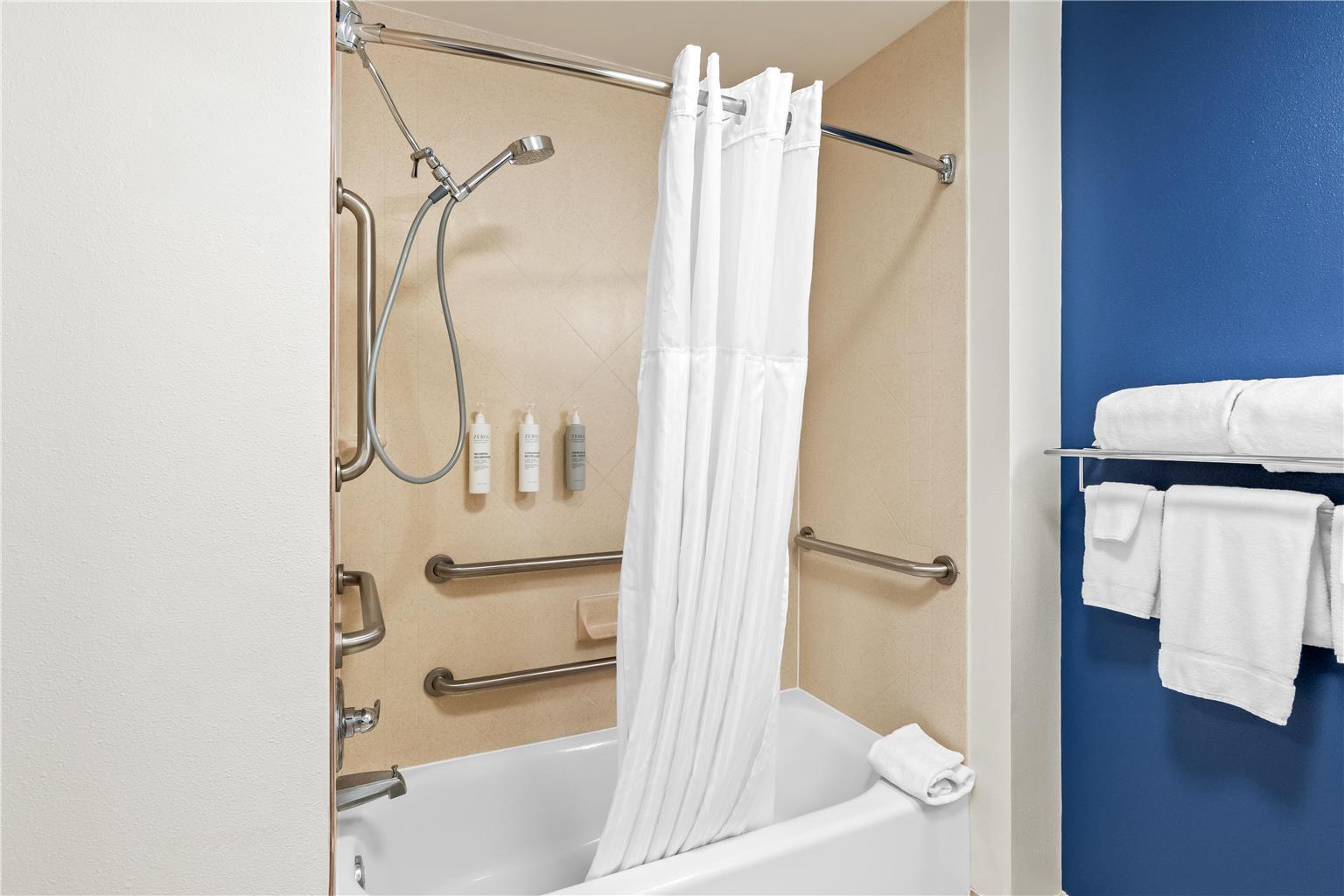 Guest room bath