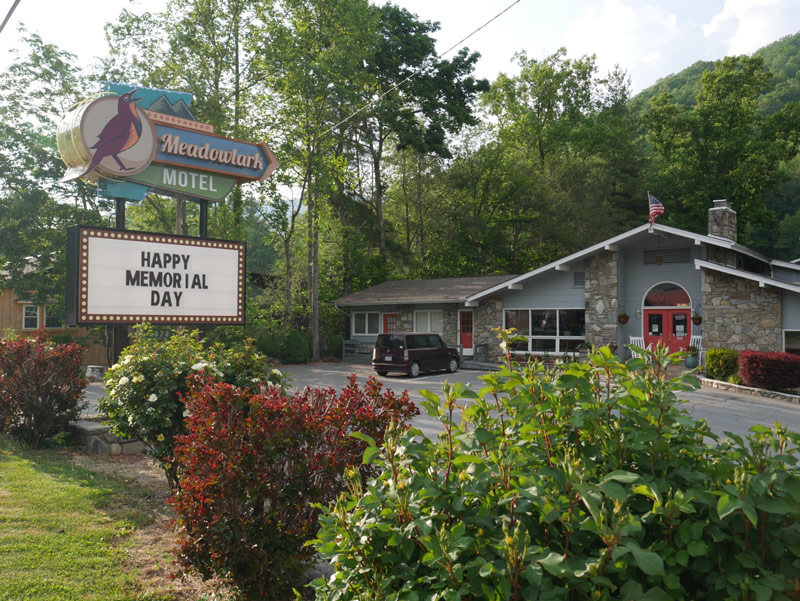 Images Meadowlark Motel with Restaurant & Bar