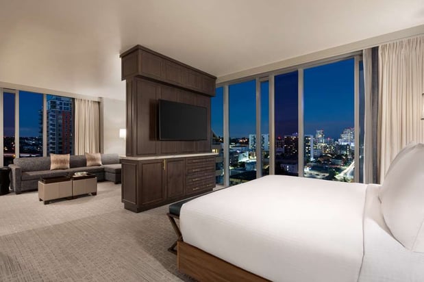 Images Carte Hotel San Diego Downtown, Curio Collection by Hilton