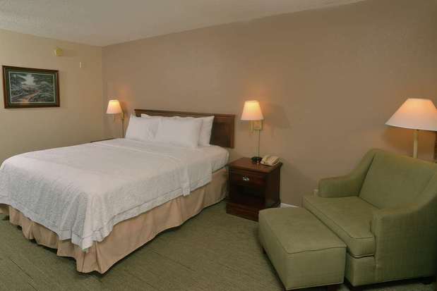 Images Hampton Inn & Suites Springfield