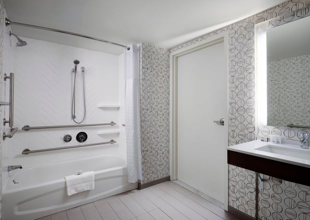 Images Holiday Inn & Suites Marlborough by IHG