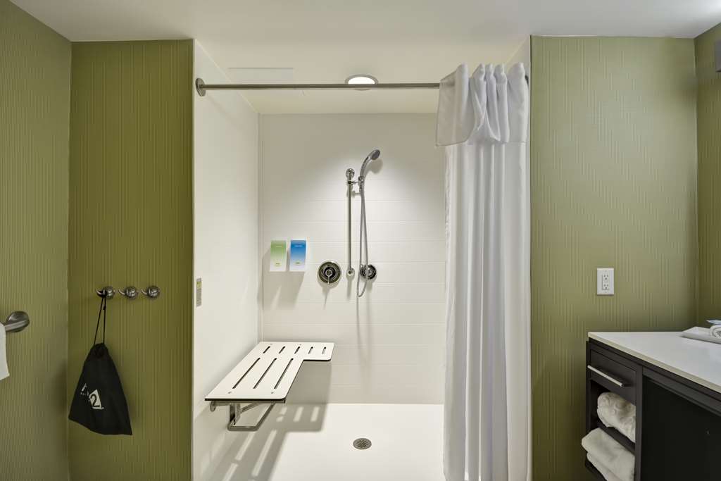 Guest room bath