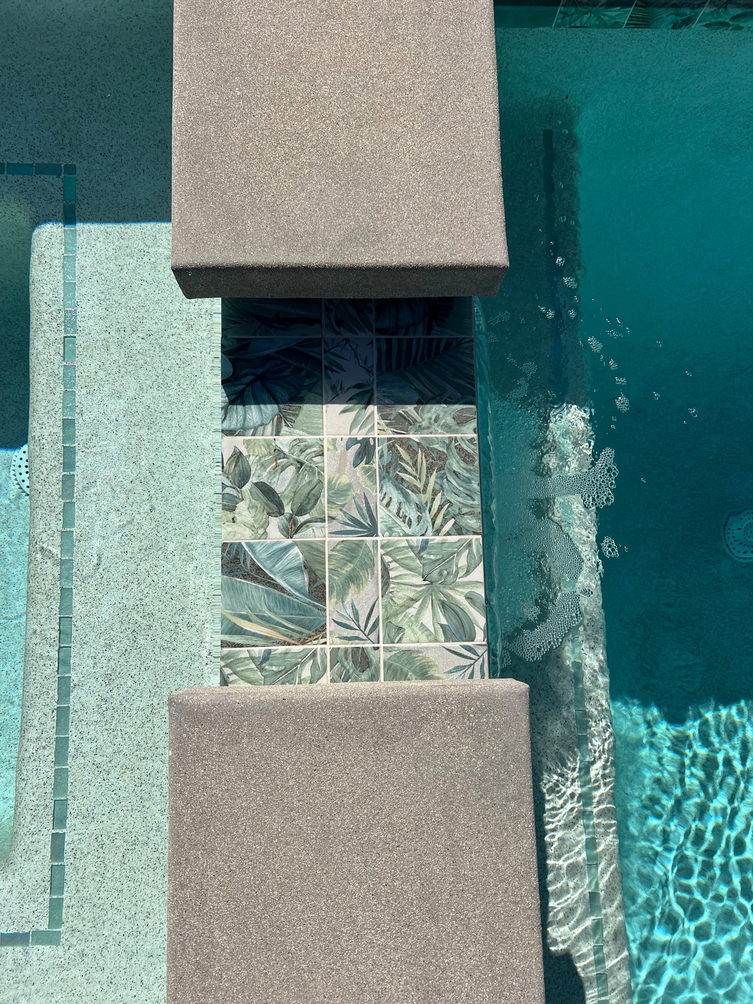 Mosaic tile between pool and spa, click to get more ideas