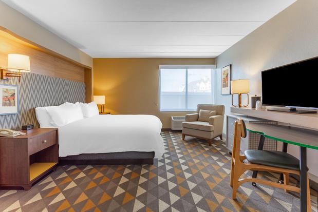 Images Holiday Inn Rockford(I-90&Rt 20/State St) by IHG