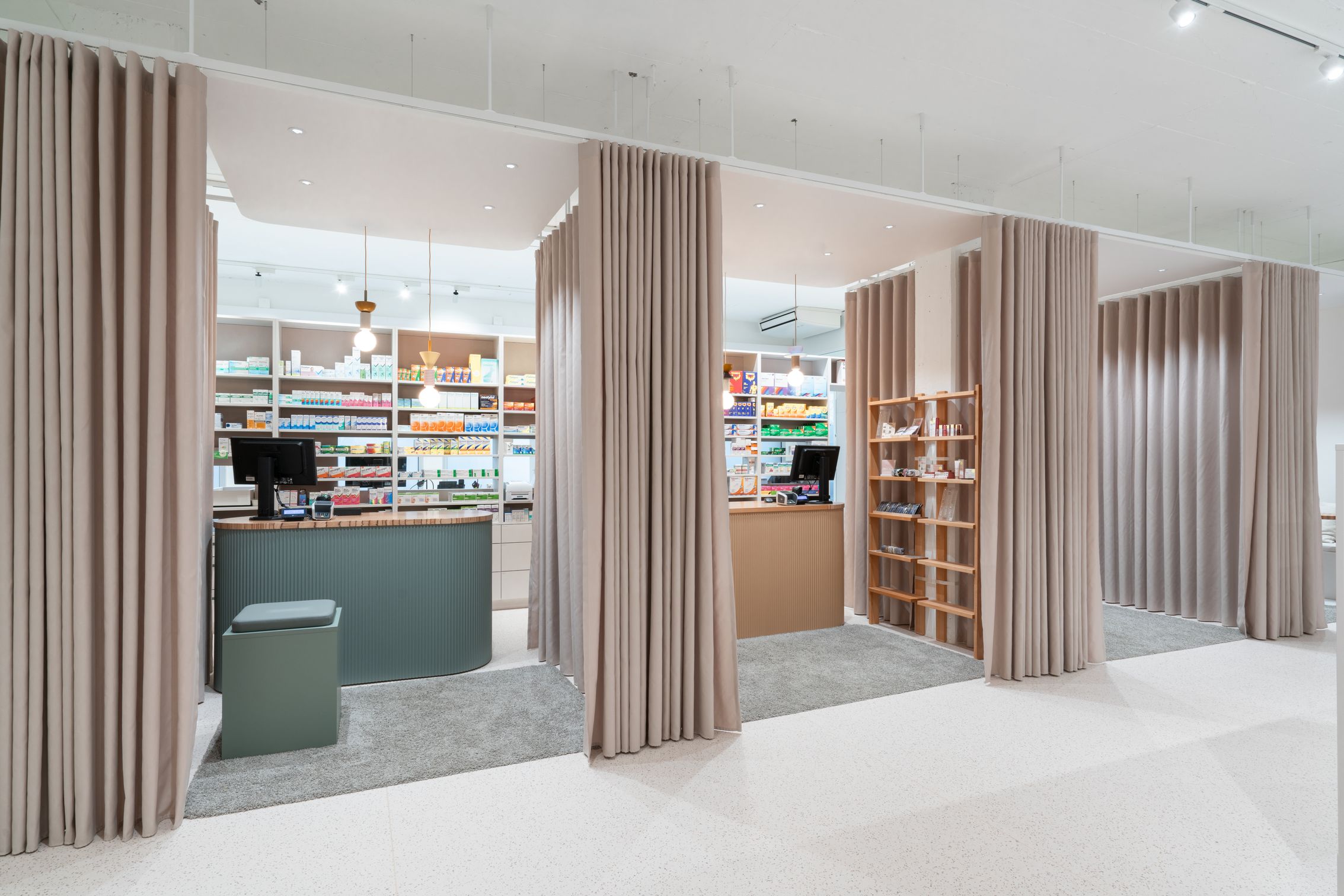 TopPharm Apotheke & Drogerie Brentano, Bruggerstrasse 11B in Wildegg