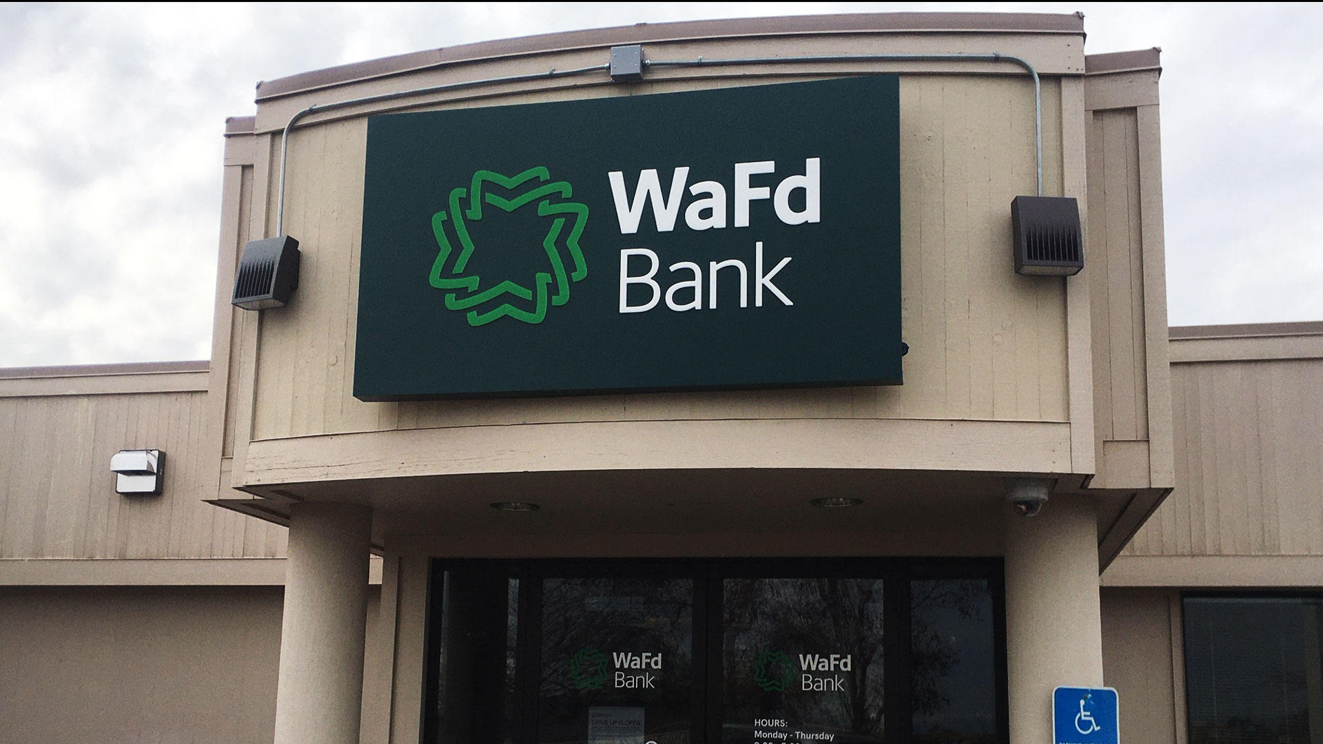 Photo of the WaFd Bank Branch location in Ontario, Oregon. Located at 1448 SW 4th Avenue. Ontario, OR, 97914.