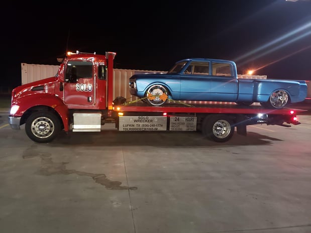 Images Solo Wrecker Service