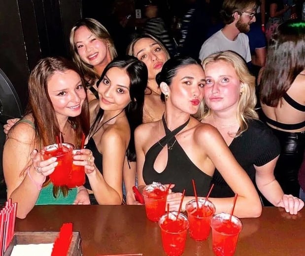 Images Nine O One Bar & Grill