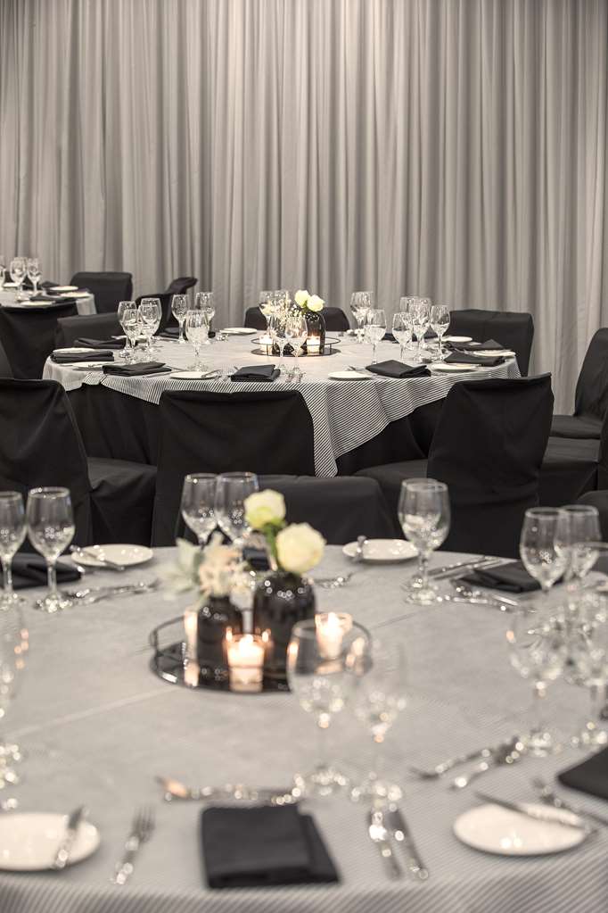 Images Radisson Hotel on Flagstaff Gardens Melbourne