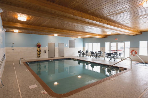 Images Holiday Inn Express & Suites Marquette by IHG