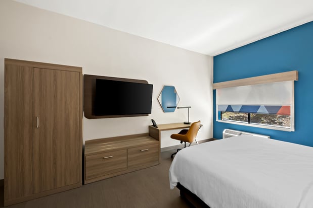 Images Holiday Inn Express & Suites Raleigh NE - Medical Ctr Area by IHG