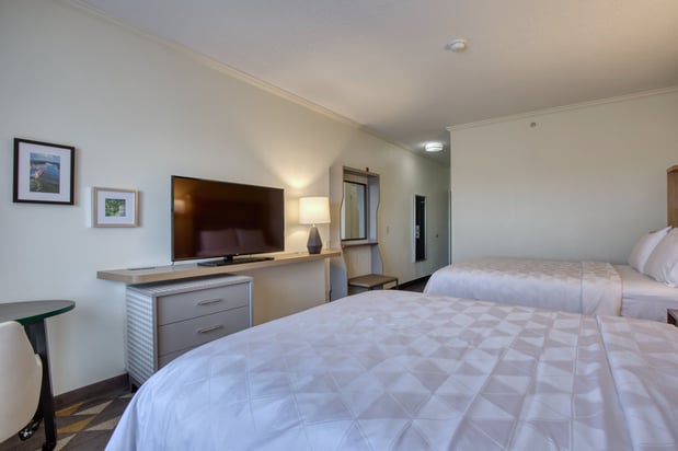 Images Holiday Inn & Suites Madison West - Middleton by IHG