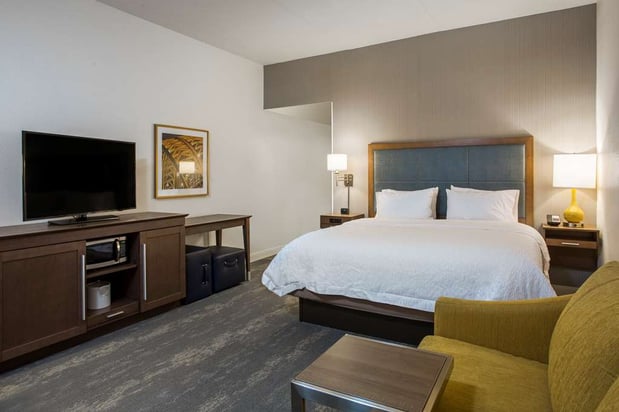 Images Hampton Inn & Suites Newport/Cincinnati
