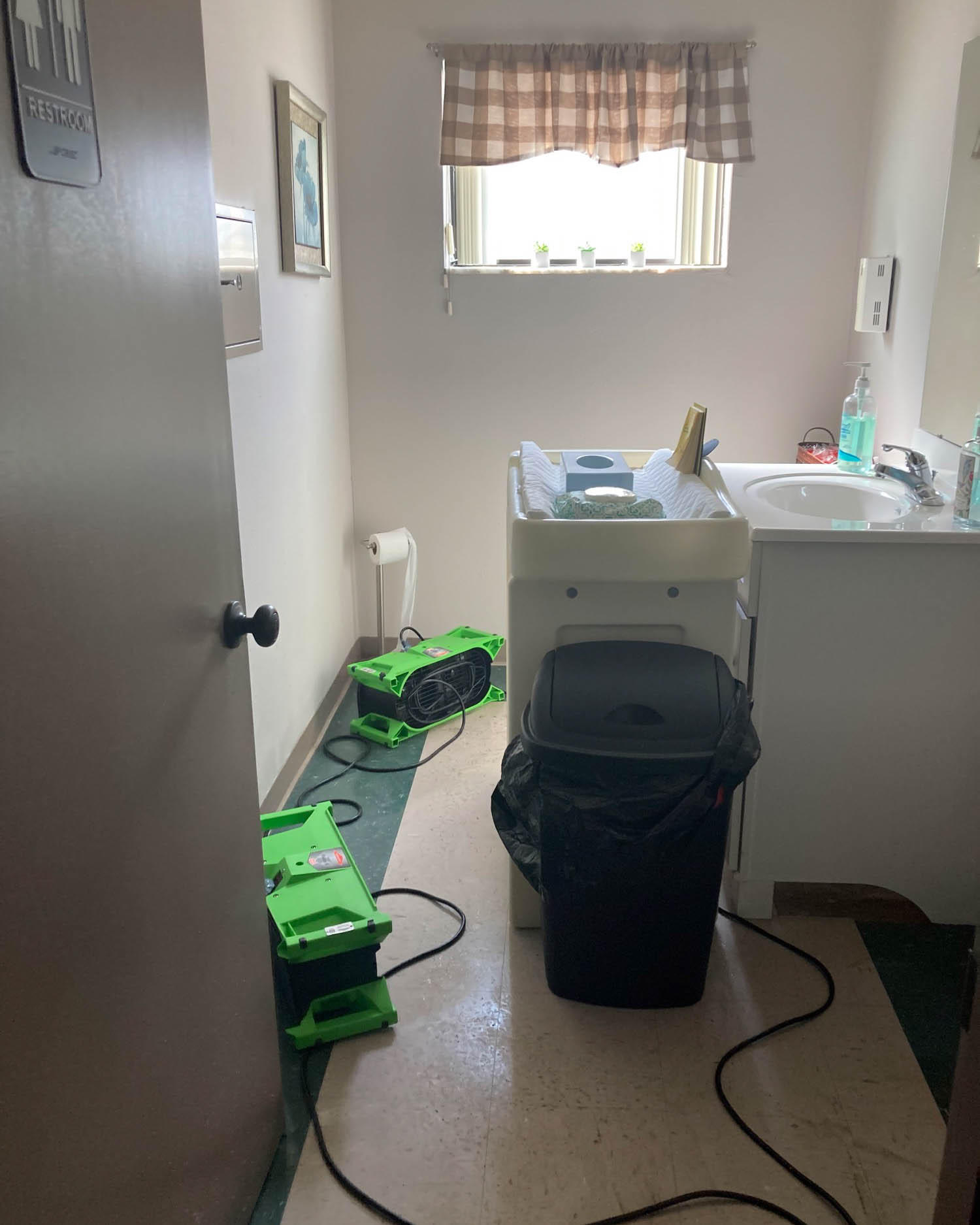 SERVPRO of Cape Coral South has a team of trained restoration technicians who know the exact steps to take after you've experienced water damage in your North Fort Myers, FL, business. Our team is available 24/7 to help with the whole process.