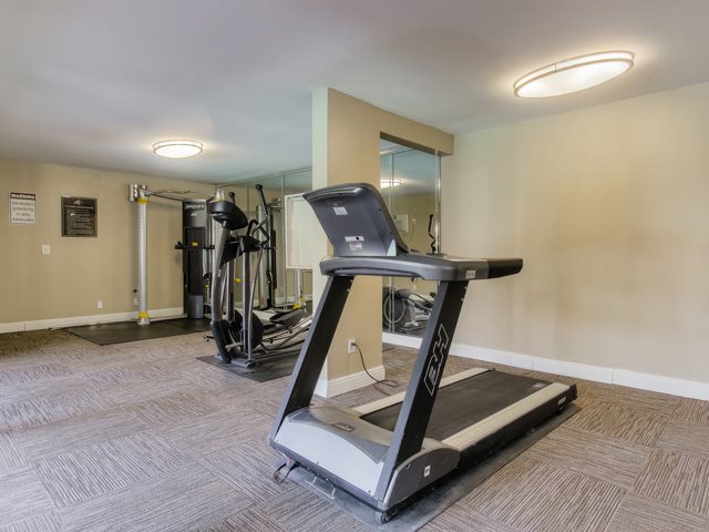 Fitness Center Cornerstone Apartments Canoga Park (747)239-5299