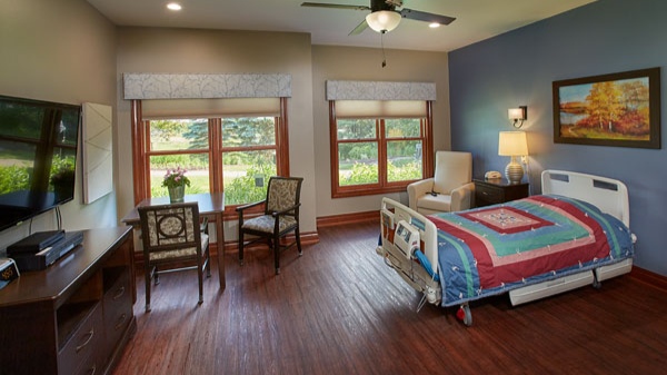 Photo showing a bedroom in the Aspirus Hospice House
