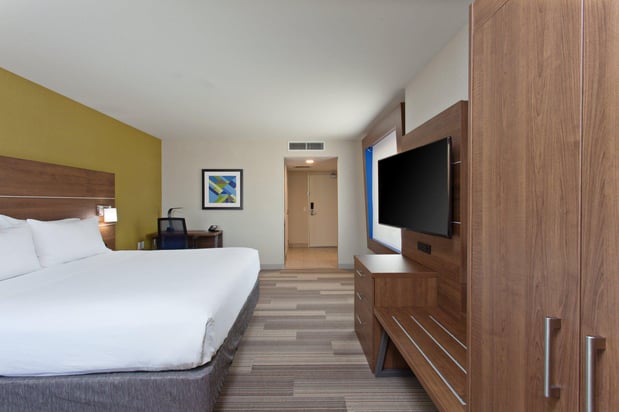 Images Holiday Inn Express & Suites Pasadena - Los Angeles by IHG