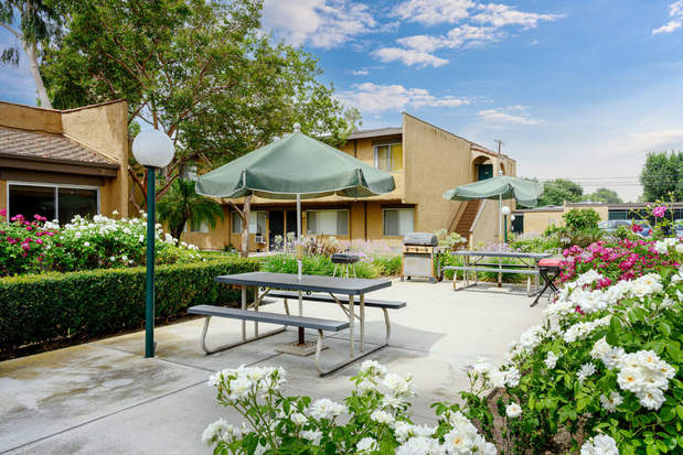 Images La Puente Garden Apts