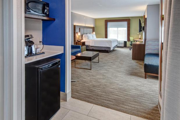 Images Holiday Inn Express & Suites Memphis Southwind, an IHG Hotel