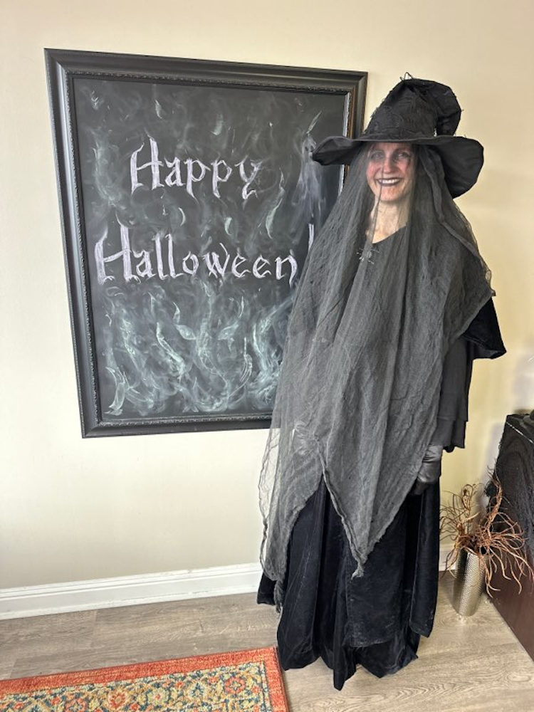 Happy Halloween from your Oxford State Farm family! This year, we have State Farm's own #Mahomes and #Maauto,  as well as #PrincessFiona from Shrek, the #WidowWitch and #ForrestGump! We hope everyone has a happy and safe Halloween.