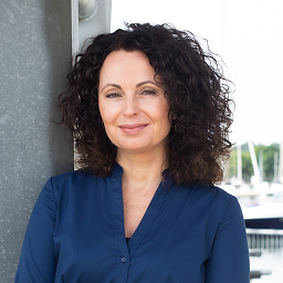 Dijana Tepsic headshot.