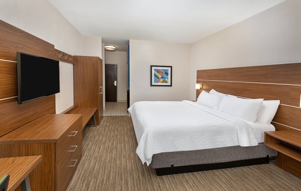 Images Holiday Inn Express & Suites Birmingham - Inverness 280 by IHG