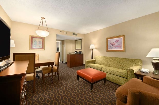Images Embassy Suites by Hilton Atlanta Airport