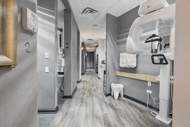 Images Thomas F. Brown, DDS