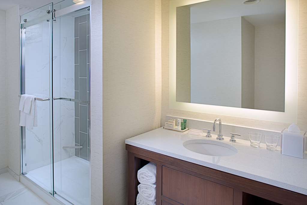 Guest room bath